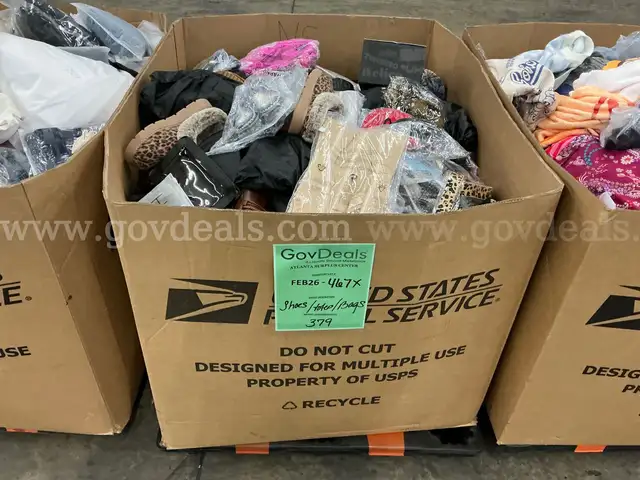 Apparel: Manually Sorted "Shoes, Handbags and Totes" (FEB26-0467X)