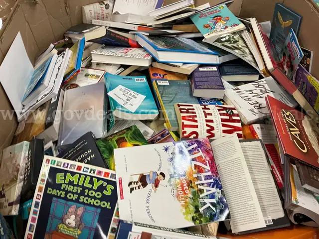 Books: Mixed "Hard and Soft Back" (FEB26-0505)