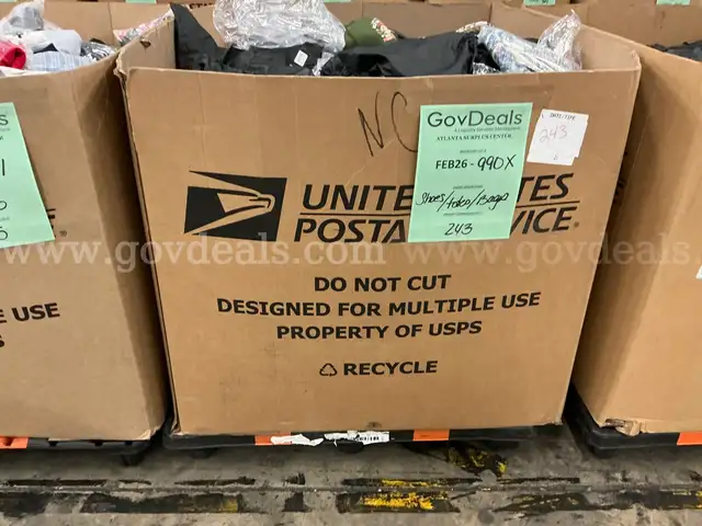 Apparel: Manually Sorted "Shoes, Handbags and Totes" (FEB26-0990X)