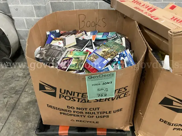 Books: Mixed "Hard and Soft Back" (FEB26-1067)