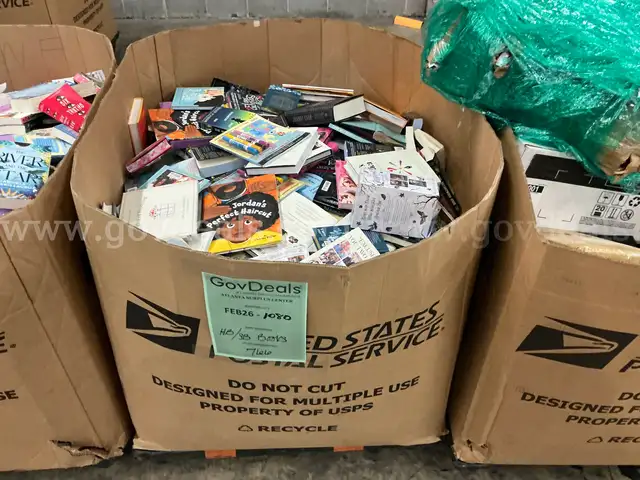 Books: Mixed "Hard and Soft Back" (FEB26-1080)