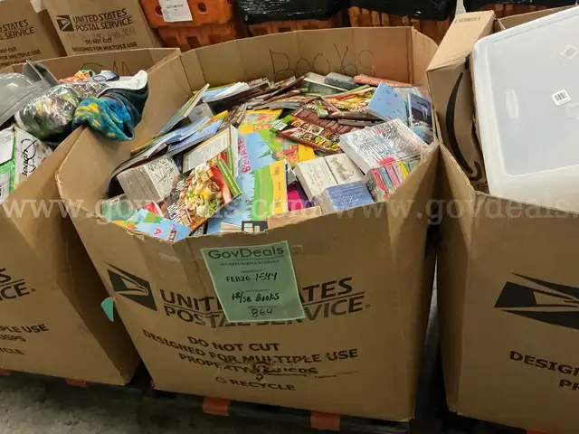 Books: Mixed "Hard and Soft Back" (FEB26-1544)