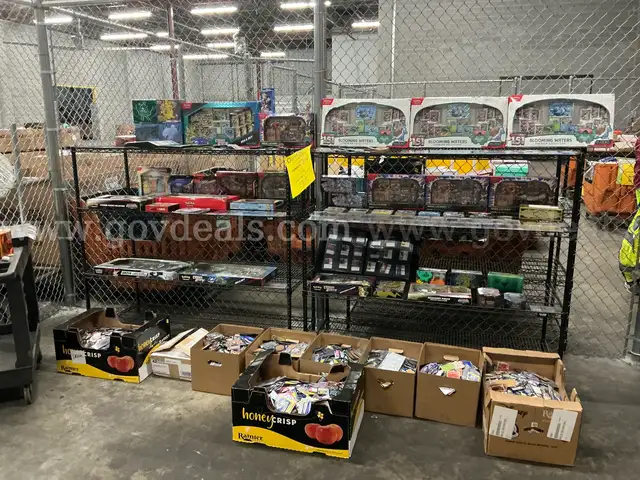 Collectibles: "Trading Cards" (MAR26-H010) 