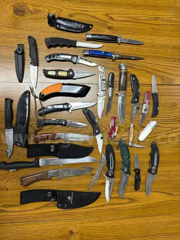 LOT of 28 Knives