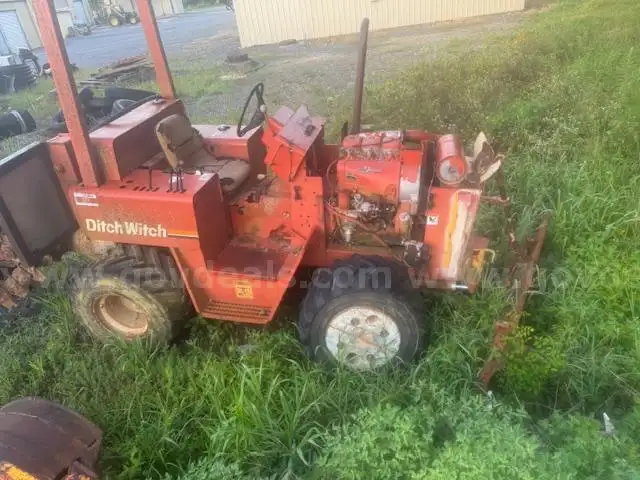 1993 DITCH WITCH TRENCHER
