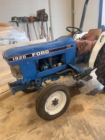 1920 FORD TRACTOR AP413A