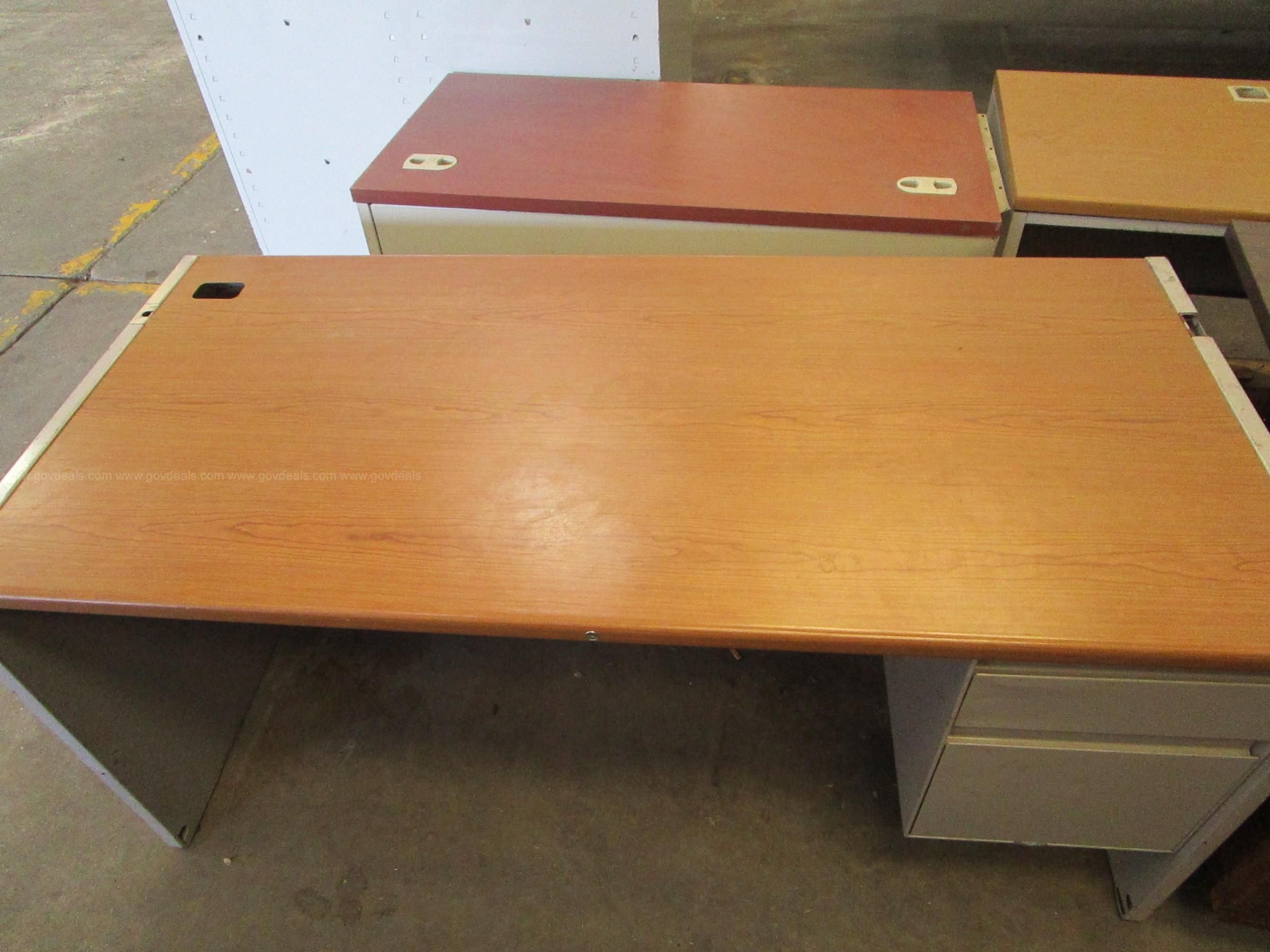 Used deals steelcase desk