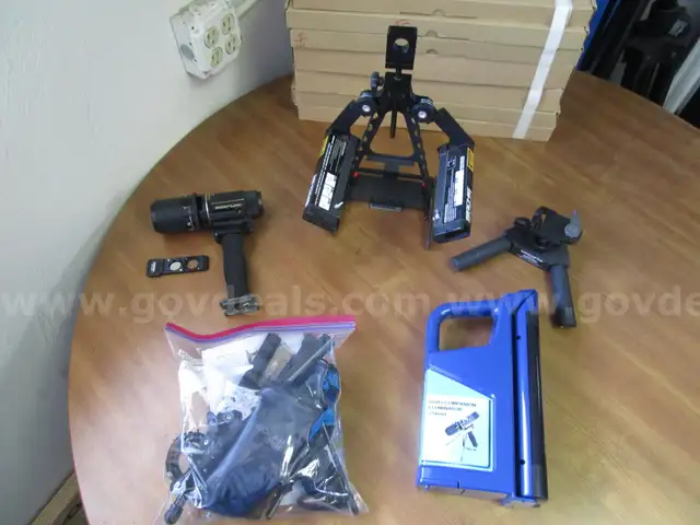 USED SIRCHIE KRIME-SITE FINGERPRINTING SET; INCLUDES UV LIGHT, LENSES, AND BRACKETS