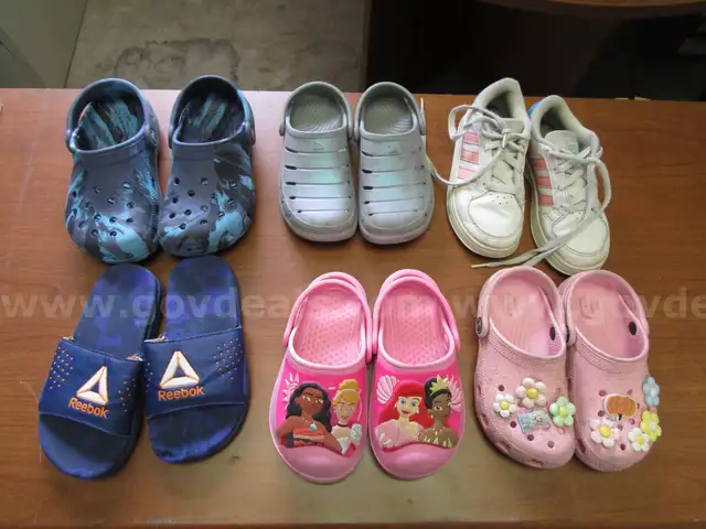 (6) USED PAIRS OF CHILDREN&#x27;S SHOES
