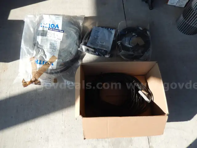 NEW/OLD STOCK (4) HARNESS CABLE SHIFTER TO TRANSMISSION VOITH 8992121
