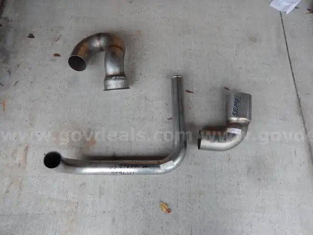 NEW/OLD STOCK (3) GILLIG EXHAUST PIPES 5827981, 5898681, 5596331