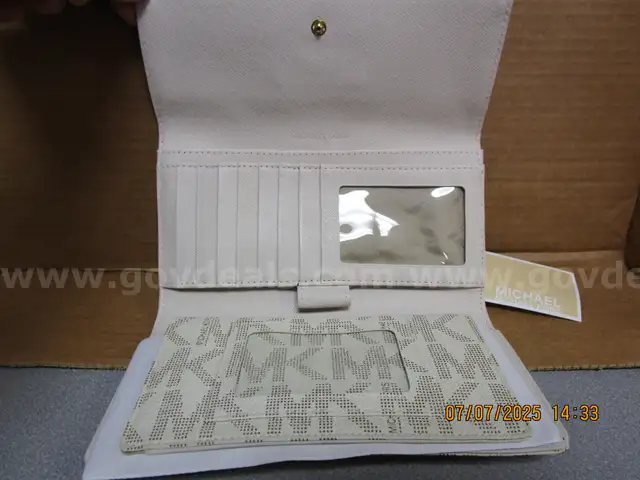 NEW, VANILLA CHECKBOOK WALLET