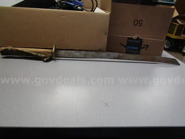 (1) USED KATANA-STYLE SWORD, 21&#x22; BLADE