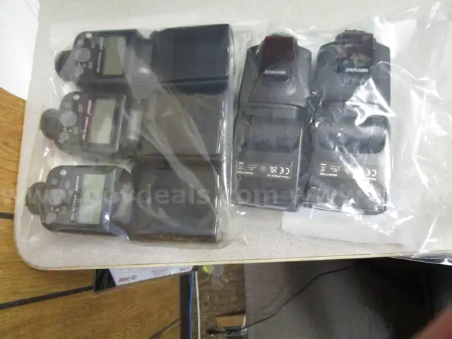 (2) USED BLACK, NEEWER SPEEDLITE TT560 FLASH ATTACHMENTS; (3) USED BLACK, NEEWER SPEEDLITE 750II FLASH ATTACHMENTS