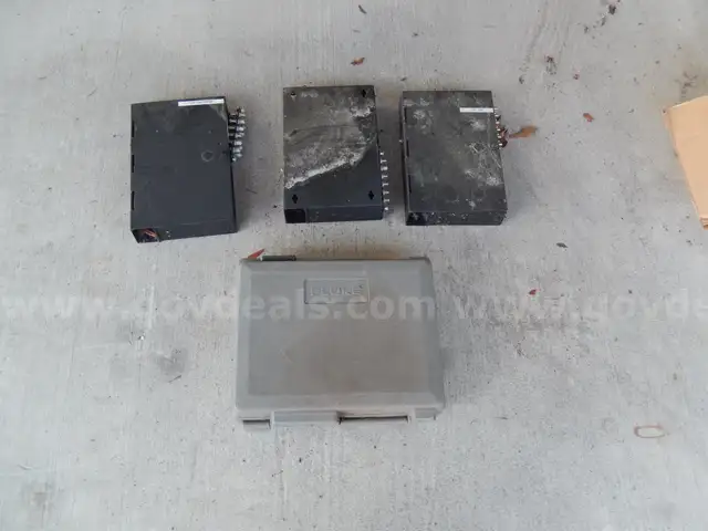 USED (1) FLUKE 79 III TRUE RMS MULTIMETER, (3) CORNING OPTICAL COMMUNICATIONS WALL BOX 2 CCH PANELS
