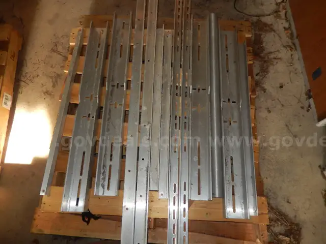 USED (13) ALUMINUM SCRAP STRAIGHT PIECES RANGING FROM 32&#x22; TO 53&#x22; LONG