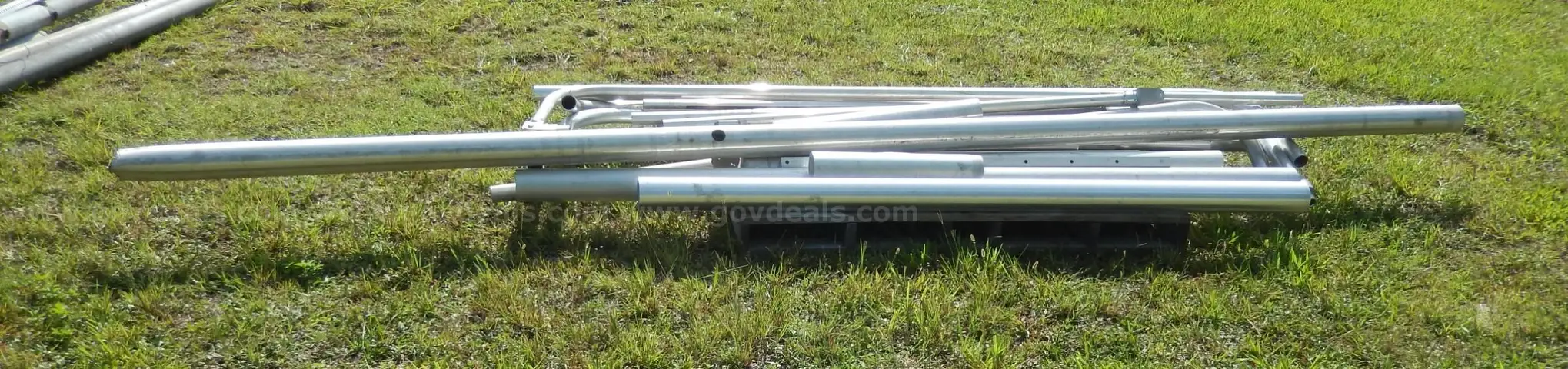USED (25) ALUMINUM SCRAP POLES RANGING FROM 24&#x22; TO 200&#x22; LONG