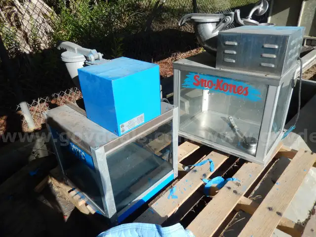 USED (1) BLUE &#x26; SILVER, SNOW CONE MACHINE, 71000, (1) SILVER SNO-KONETTE ICE SHAVER, 1003