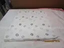 (20) USED ITEMS OF CLOTHING. VARIOUS SIZES AND TYPES.