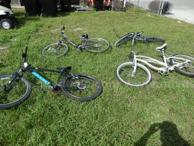 USED (1) WHITE BIKE, (1) RALEIGH PASSAGE BIKE, (1) RALEIGH PASSAGE BIKE, (1) RALEIGH PASSAGE BIKE