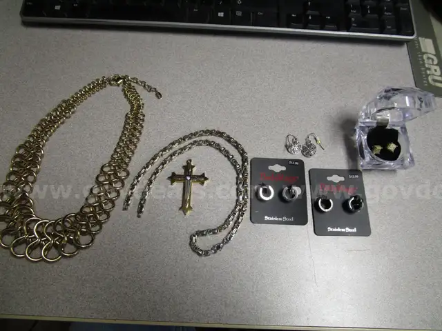 (6) PIECES OF USED COSTUME JEWELRY: (2) NECKLACES, (4) PAIRS OF EARRINGS