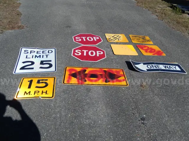 USED (4) YELLOW REFLECTOR SIGNS, (2) STOP SIGNS, (1) SPEED LIMIT 25 SIGN, (1) 15 MPH SIGN, (1) ONE WAY SIGN