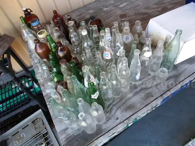 (115) RECOVERED GLASS BOTTLES AND JARS