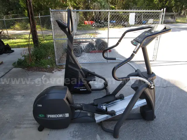 (1) USED PRECOR RUNNING MACHINE; (1) USED STAIRMASTER FREECLIMBER 4400 PT; PARTS OR REPAIR