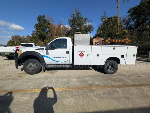 2011 FORD F450 TRUCK WITH LIFTGATE & FLUID DISPENSING SYSTEM