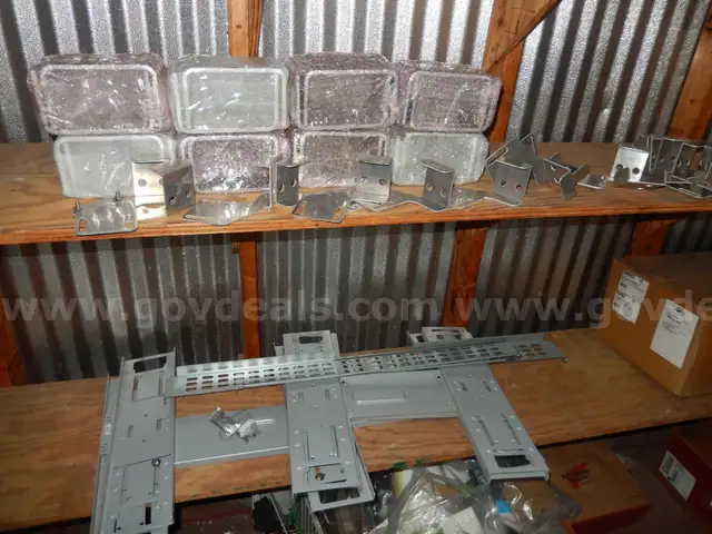 USED (30) ASSORTED METAL HARDWARE