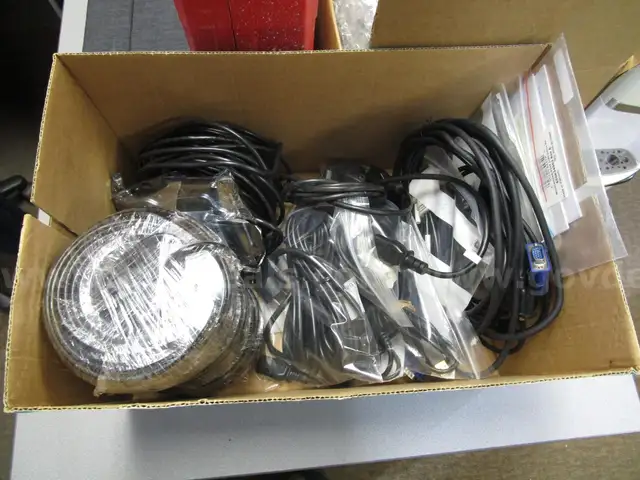 BOX OF VARIOUS ELECTRONIC CABLES