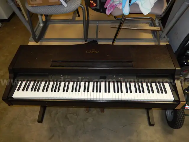 USED (1) YAMAHA CLAVINOVA ELECTRIC PIANO