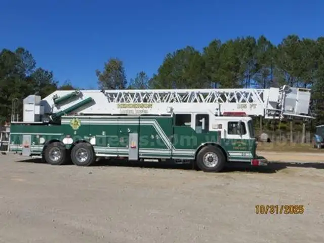 1993 Seagrave 105&#x27; Aerial/Platform Fire Truck