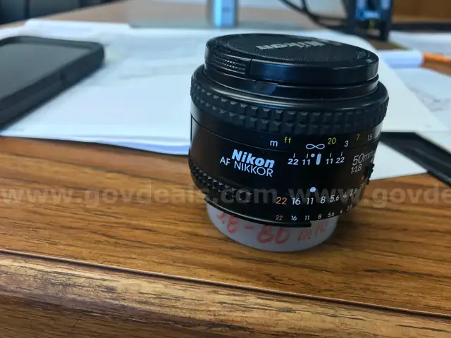 NIKON N8008S AF CAMERA AND LENS WITH CASE AND LENSES