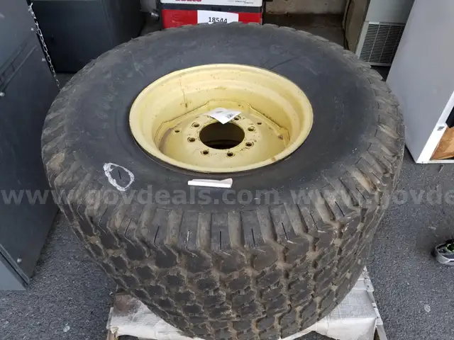 JOHN DEERE TRACTOR TURF TREAD TIRES SEE PICTURES