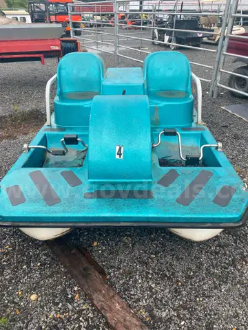 PADDLE WHEELER PEDAL BOAT