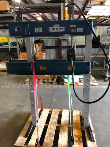 OTC 25 TON HYDRAULIC PRESS