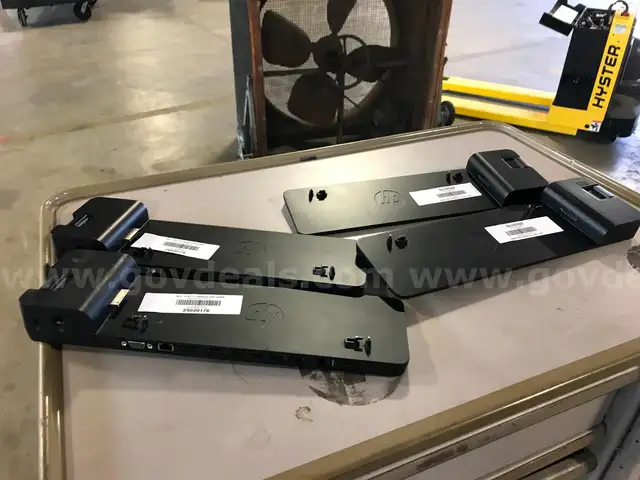LOT OF HP ULTRASLIM DOCKING STATIONS  AND ACCESSORY ON ONE PALLET.