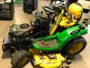 JOHN DEERE RIDING MOWER X500 ON ONE PALLET. (PARTS ONLY)