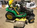 JOHN DEERE RIDING MOWER X500 ON ONE PALLET. (PARTS ONLY)