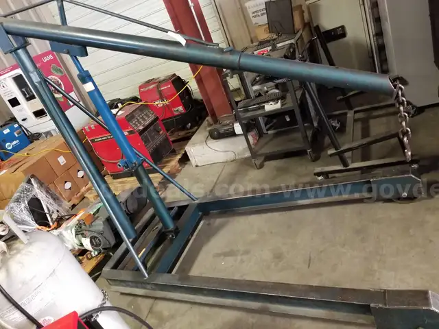 WALKER 2 TON HYDRAULIC SHOP CRANE