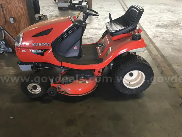 RIDING LAWNMOWER KUBOTA T1880