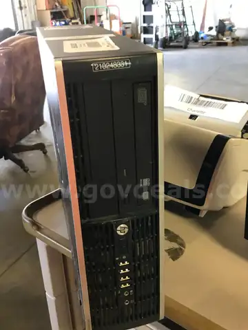 LOT OF COMPUTERS, MONITORS AND SCANNERS ON ONE PALLET.