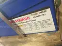 WHITE AND BLUE HYDRAULIC LIFT