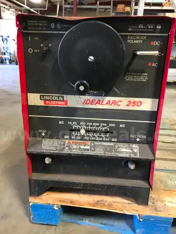 LINCOLN ELECTRIC IDEAL ARC 250 WELDER.