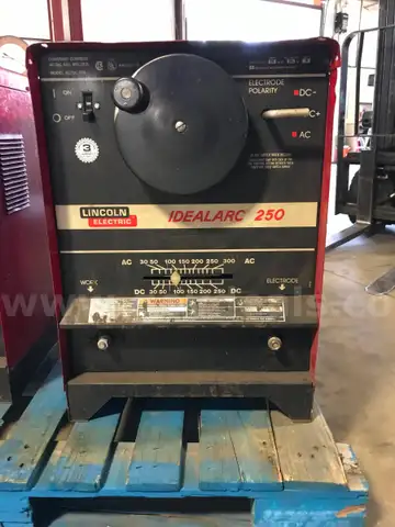 LINCOLN ELECTRIC IDEAL ARC 250 WELDER.