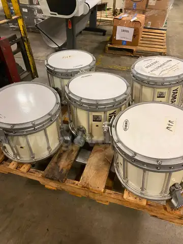 5 MARCHING DRUMS