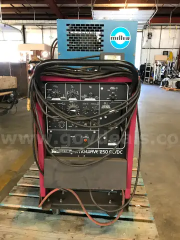 THERMAL ARC TIG WAVE 250 ON A PALLET.