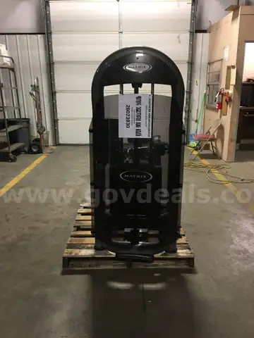 HIP ABDUCTION MACHINE