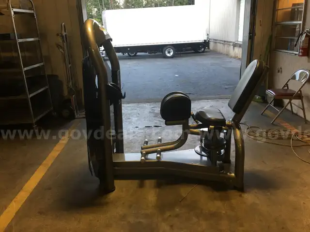 HIP ABDUCTION MACHINE